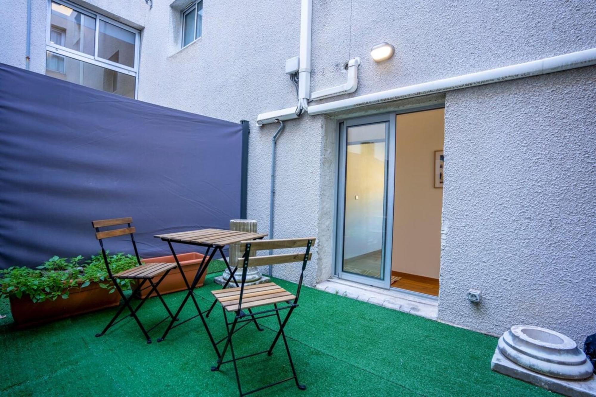 Atlas -Elix 100M Gare - Vue Remparts -Terrasse Avignon Exterior photo