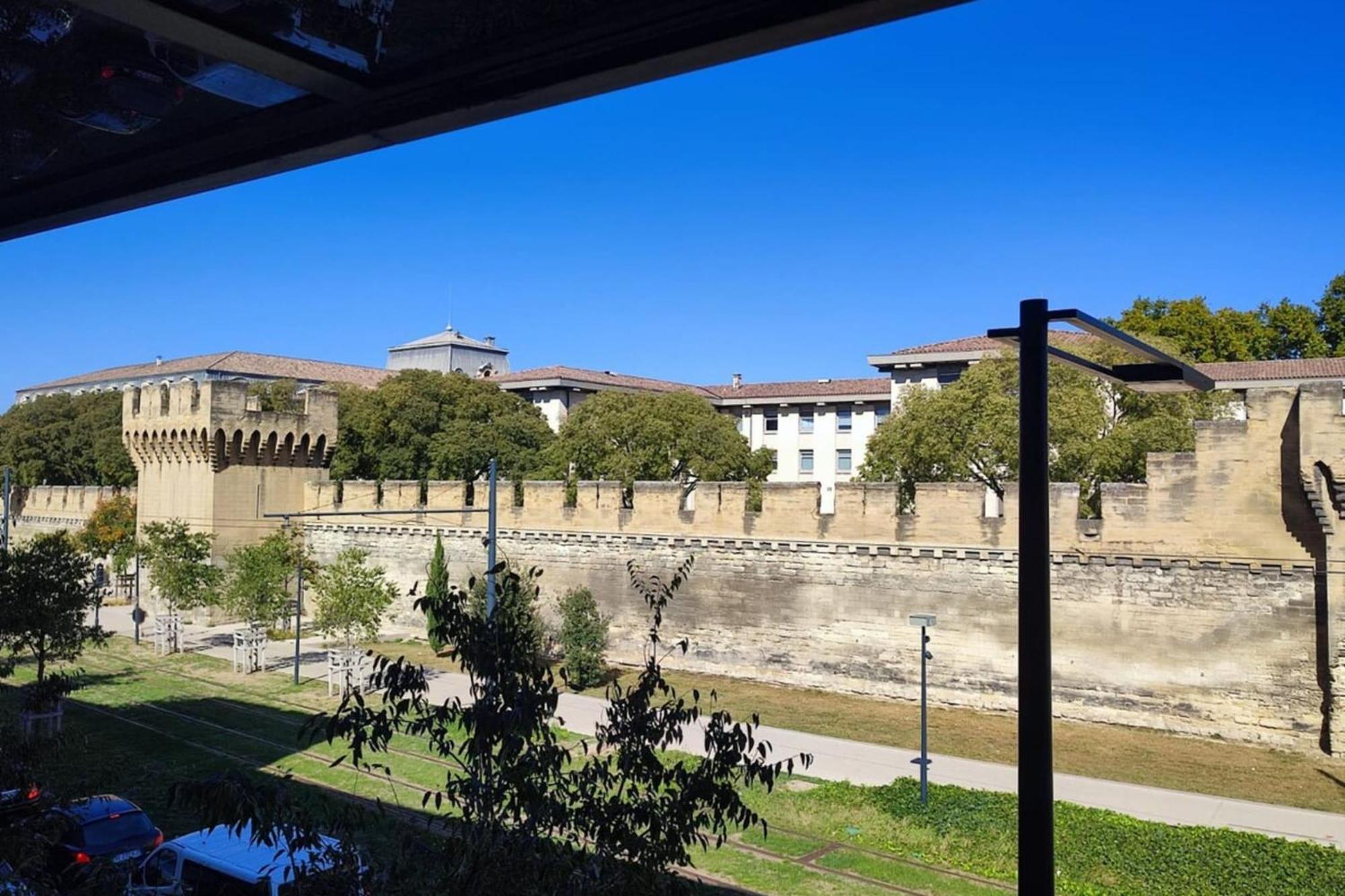 Atlas -Elix 100M Gare - Vue Remparts -Terrasse Avignon Exterior photo
